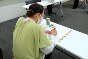 富田番茶川柳会　句会の様子5